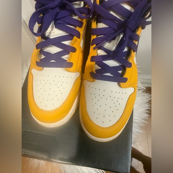 Air Jordan 1 Mid “Lakers “ - Picture 9 of 11